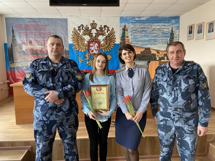 Народная вокально-эстрадная студия «Светофор» поздравила женский коллектив ИК-6 с 8 Марта