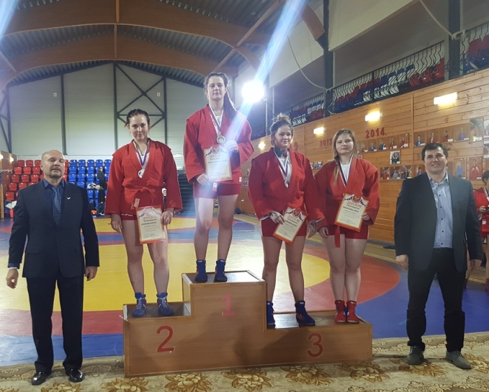 Клинчанка Анастасия Черненок стала победительницей соревнований ЦФО по самбо