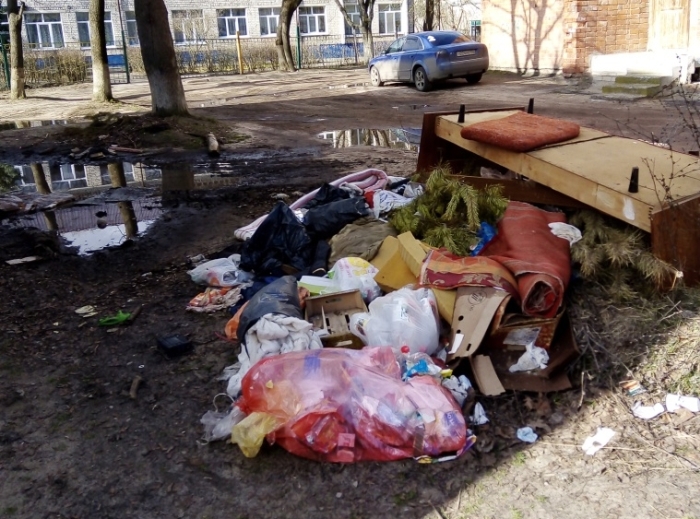 «Чистая планета» ликвидировала свалку в Клинцах, которую устроили жители рядом с детским садом.