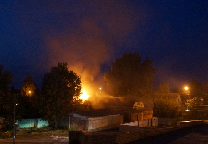 В Клинцах пожарные ликвидировали возгорание не эксплуатируемого строения