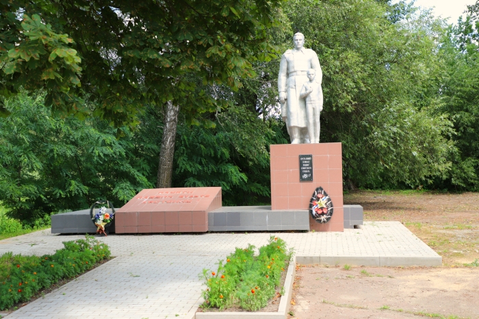 Памятник воинам-освободителям, с. Душкино, Клинцовского района