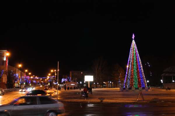 Главная елка города Клинцы - около Дома Советов