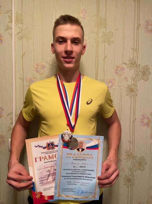 Клинцовские легкоатлеты успешно выступили на областных соревнованиях