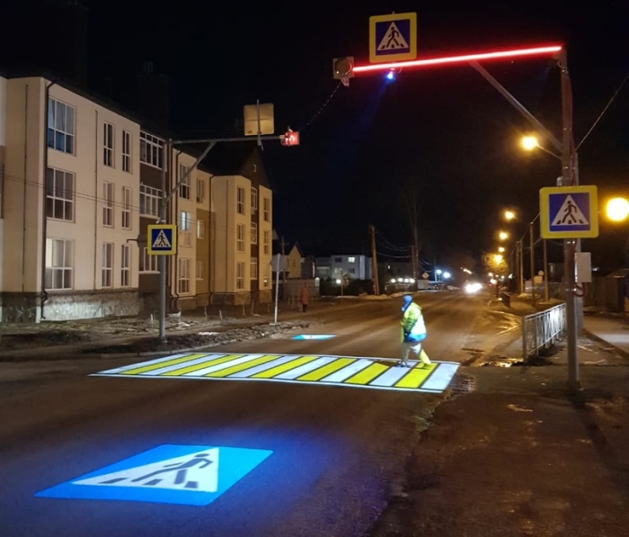 В Брянской области установлен первый инновационный проекционный пешеходный переход