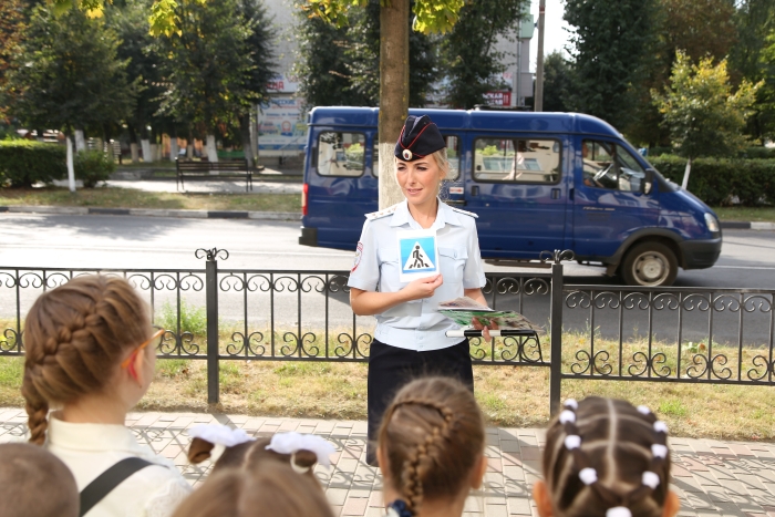 В Клинцах прошла акция «Шагающий автобус!»