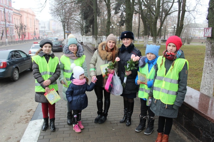 В День Матери в Клинцах прошла акция «Наша мама – за безопасность дорожного движения!»