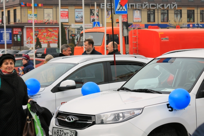 В Клинцах состоялась выставка автомобилей АЦ «Клинцовский» компании «Брянскзапчасть»