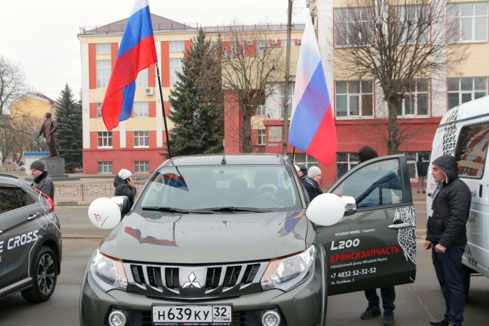 В Клинцах состоялась выставка автомобилей АЦ «Клинцовский» компании «Брянскзапчасть»