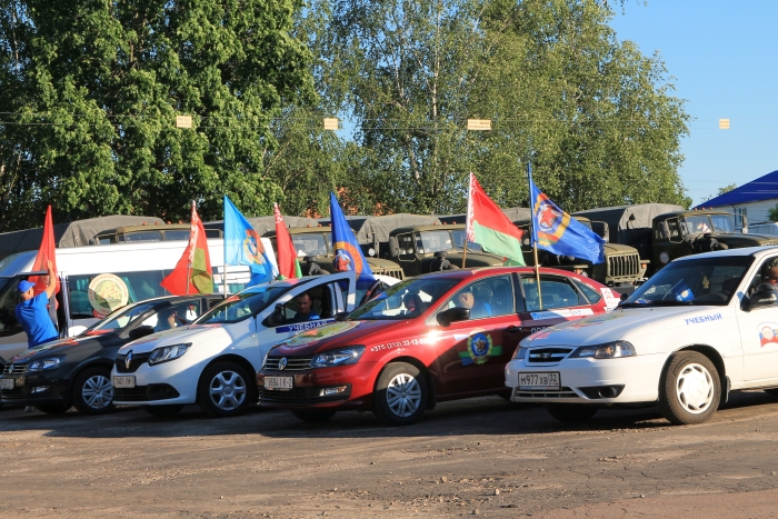 Участники международного автопробега «Москва-Брест» прибыли в Клинцы 