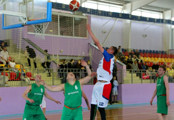 В полуфинале чемпионата Брянской области по баскетболу БК «Клинцы» одержал победу над командой БК «Сбербанк»