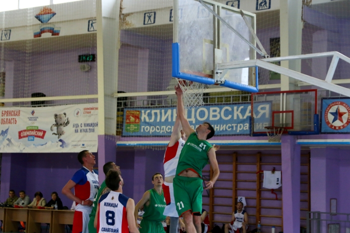 В полуфинале чемпионата Брянской области по баскетболу БК «Клинцы» одержал победу над командой БК «Сбербанк»