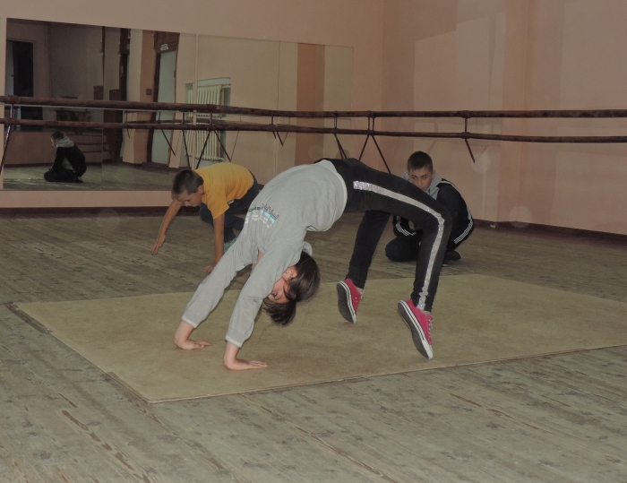 В ДК «Ровесник» прошла танцевально-спортивная программа «Наш круг»