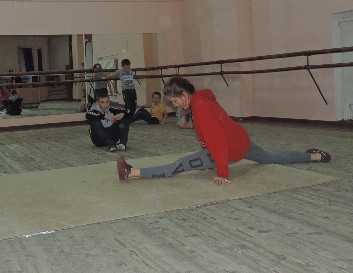 В ДК «Ровесник» прошла танцевально-спортивная программа «Наш круг»