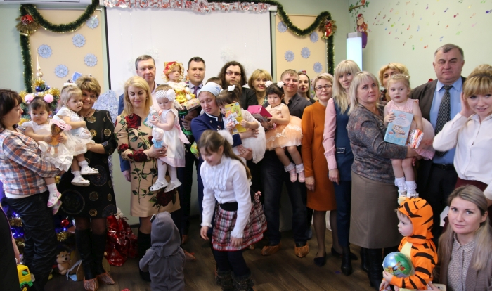 Твори добро: в клинцовском доме ребенка состоялся новогодний благотворительный утренник