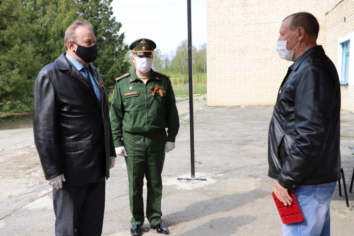 В Клинцовском районе родственникам вручили посмертную награду подводника