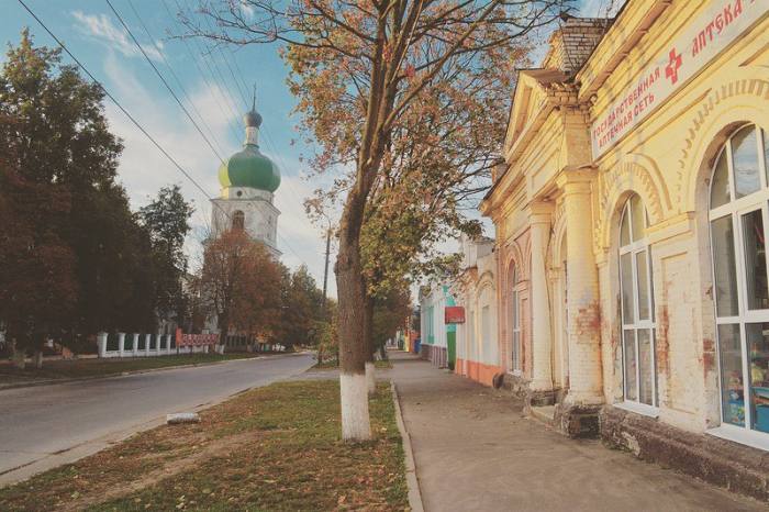 Севск:  один из самых красивых городов Брянской области с руинами монастыря 1713-1717 гг.