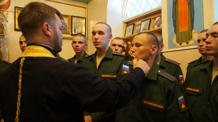В Клинцах новобранцы получили благословение священника на прохождение военной службы