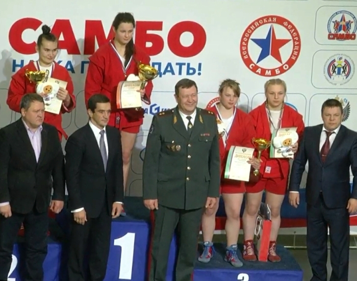 Клинчанка Анастасия Черненок в Новосибирске стала чемпионкой России по самбо среди девушек