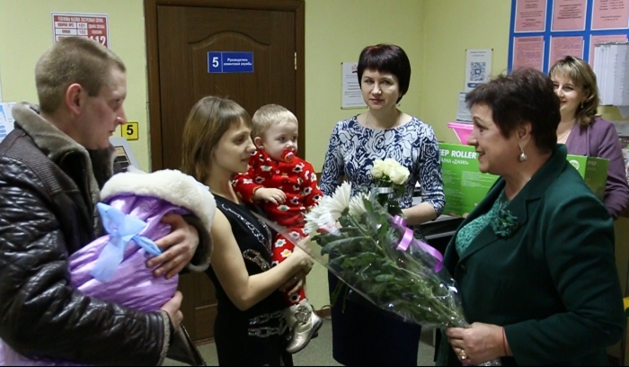 Молодая мама из Клинцовского района первой в Брянской области оформила новое пособие на ребенка 