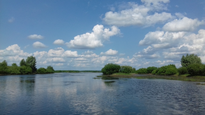 Клинцовские подростки на катамаране совершили экскурсию по реке Ипуть