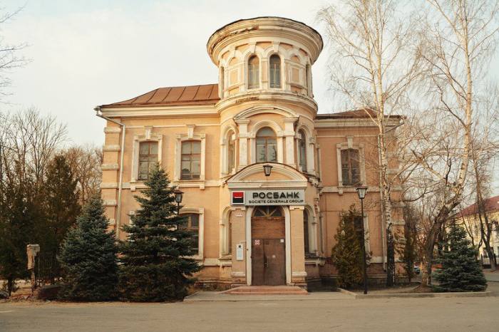 корпусам бывшего фабричного корпуса Стодольской мануфактуры, основанной промышленником Василием Барышниковым в 1872 году