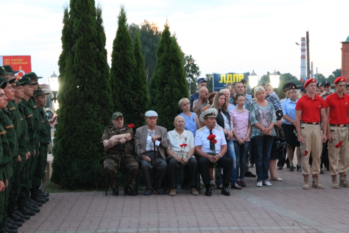 22 июня в 4 утра в Клинцах состоялась акция «Свеча памяти»