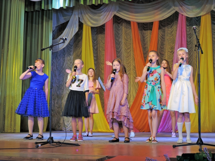 В Клинцах состоялось развлекательная программа, посвящённая закрытие летних школьных площадок