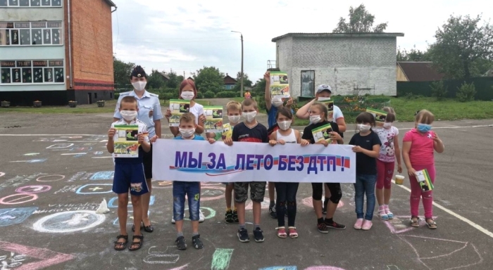 Брянские автоинспекторы и школьники призывают участников дорожного движения к соблюдению ПДД