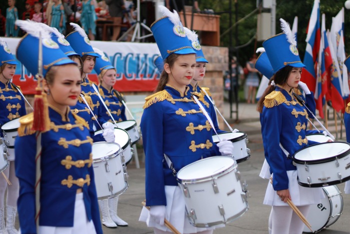 Город Клинцы отмечает День России