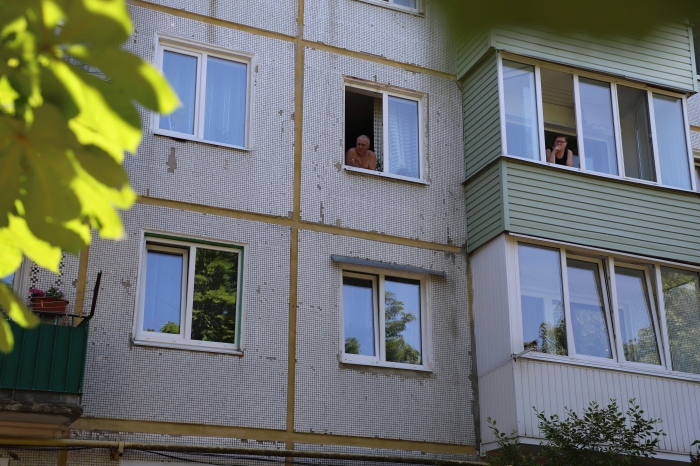 В Клинцах во дворе многоквартирного дома прошел праздничный концерт