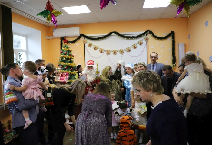 В Клинцовском доме ребенка состоялся новогодний благотворительный утренник