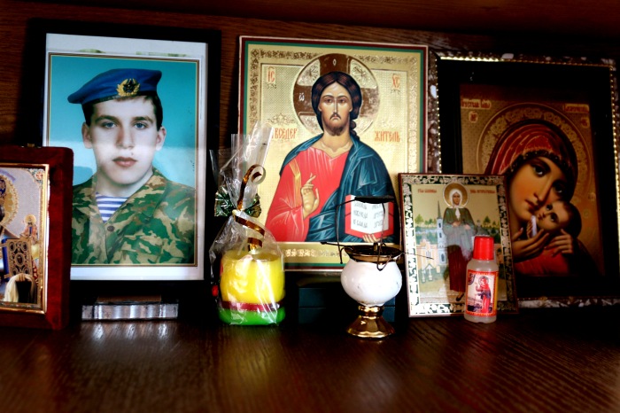 В Клинцовском районе поздравили с юбилеем мать погибшего при исполнении служебного задания воина