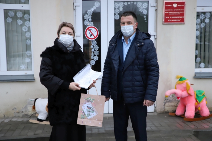 Депутат клинцовского горсовета Андрей Любашенко передал новогодние подарки для воспитанников Дома ребенка