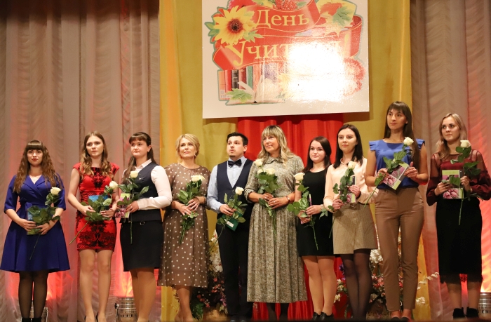 В Клинцах прошло городское мероприятие «Спасибо вам, учителя!», посвященное Дню учителя
