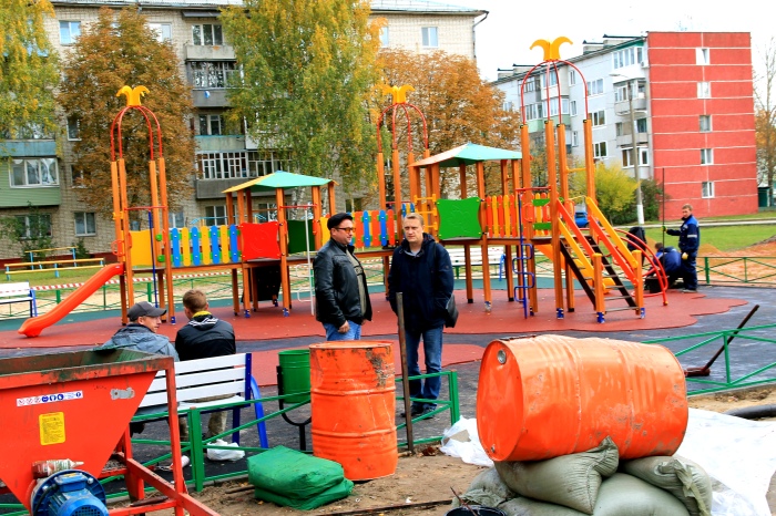 В Клинцах проинспектировали ход работ по благоустройству общественных территорий