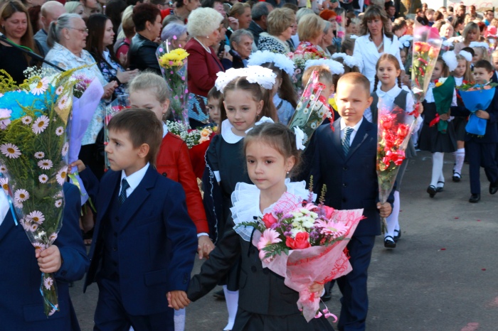 В школах города Клинцы прошли праздничные линейки, посвященные Дню знаний