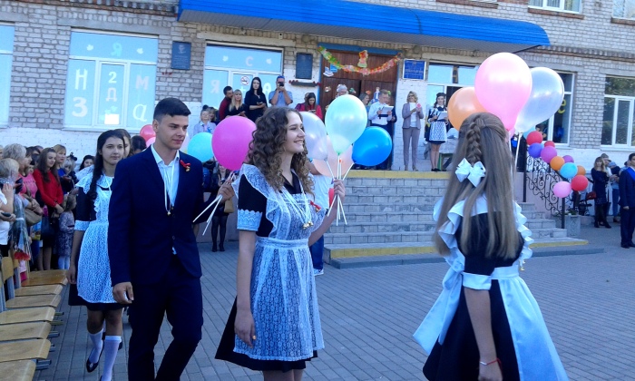 В школах города Клинцы прошли праздничные линейки, посвященные Дню знаний