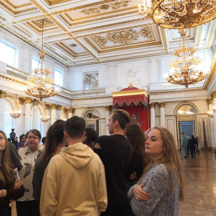 Клинцовские школьники побывали на экскурсии в Санкт-Петербурге