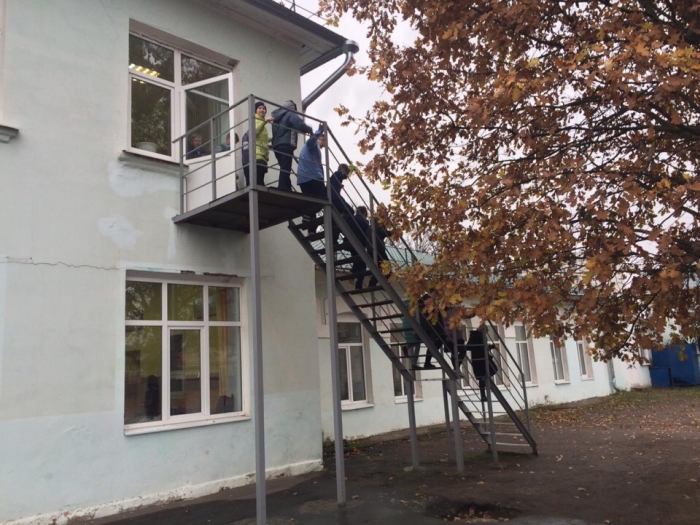 В Клинцах в ходе учебных тренировок эвакуировали  297 детей