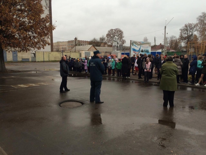 В Клинцах в ходе учебных тренировок эвакуировали  297 детей