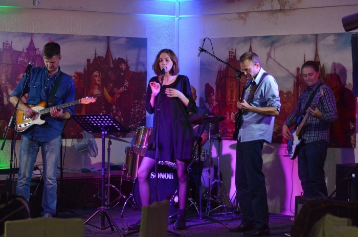 В Клинцах состоялся концерт минской группы «Cross B Band»