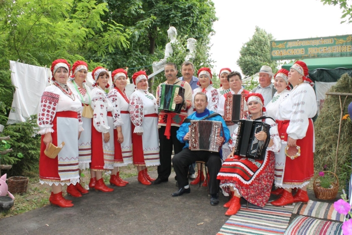 «Весёлые девчата» приняли участие в Межрегиональном фестивале «Севская частушка»