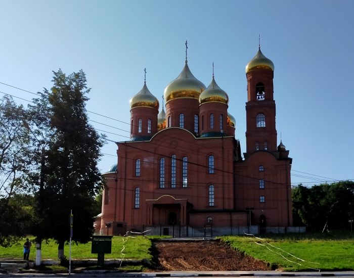 В Клинцах работы по благоустройству прилегающей территории к новому собору выполняет компания ООО «СтройсервисТрейд»