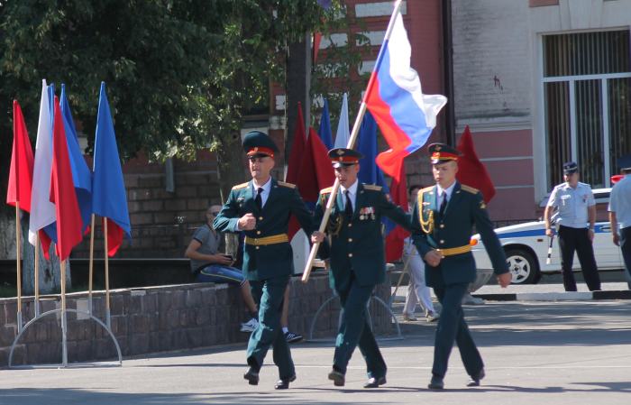 Город Клинцы отметил День национального флага России
