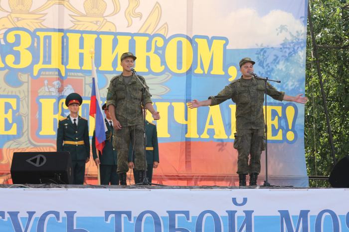 Город Клинцы отметил День национального флага России