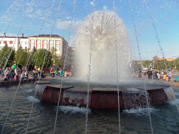 Открытие фонтанов в г. Клинцы. Май 2016 года
