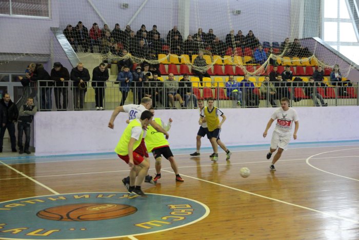 Команда Клуба любителей футбола сыграла на чемпионате Клинцов по мини-футболу за себя и за тех парней