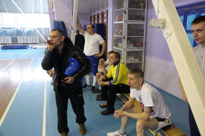 Команда Клуба любителей футбола сыграла на чемпионате Клинцов по мини-футболу за себя и за тех парней