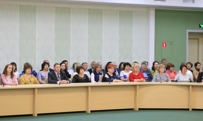 Губернатор Брянской области поздравил социальных работников с профессиональным праздником