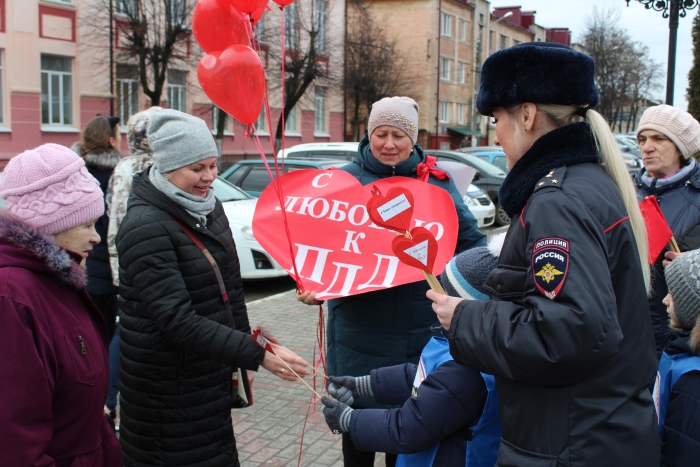 В Клинцах прошла акция «С любовью к ПДД!»